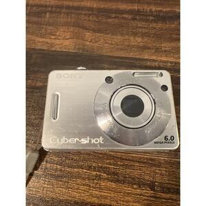 Sony Cybershot DSC-W50 6.0MP Digital Camera Silver FOR PARTS/REPAIR
